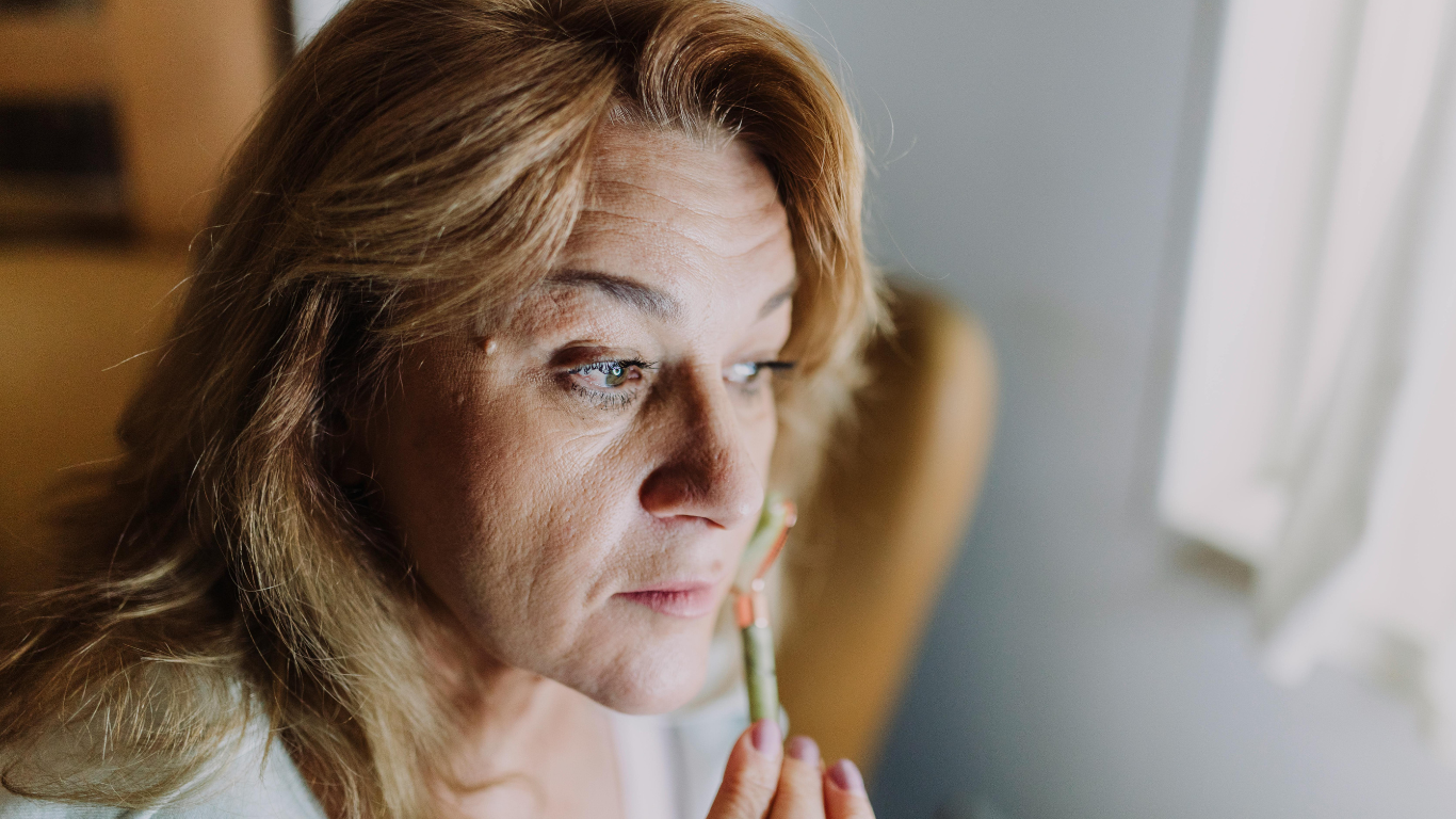 Leia mais sobre o artigo 🌹 Cuidados com a Pele Madura: Beleza, Bem-Estar e Autoestima em Todas as Idades